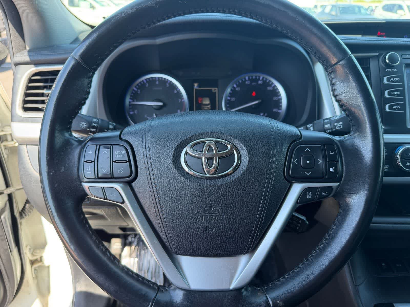 Used 2018 Toyota Highlander SE w/ Carpet Mat Package (TMS) AWD/4WD image 17