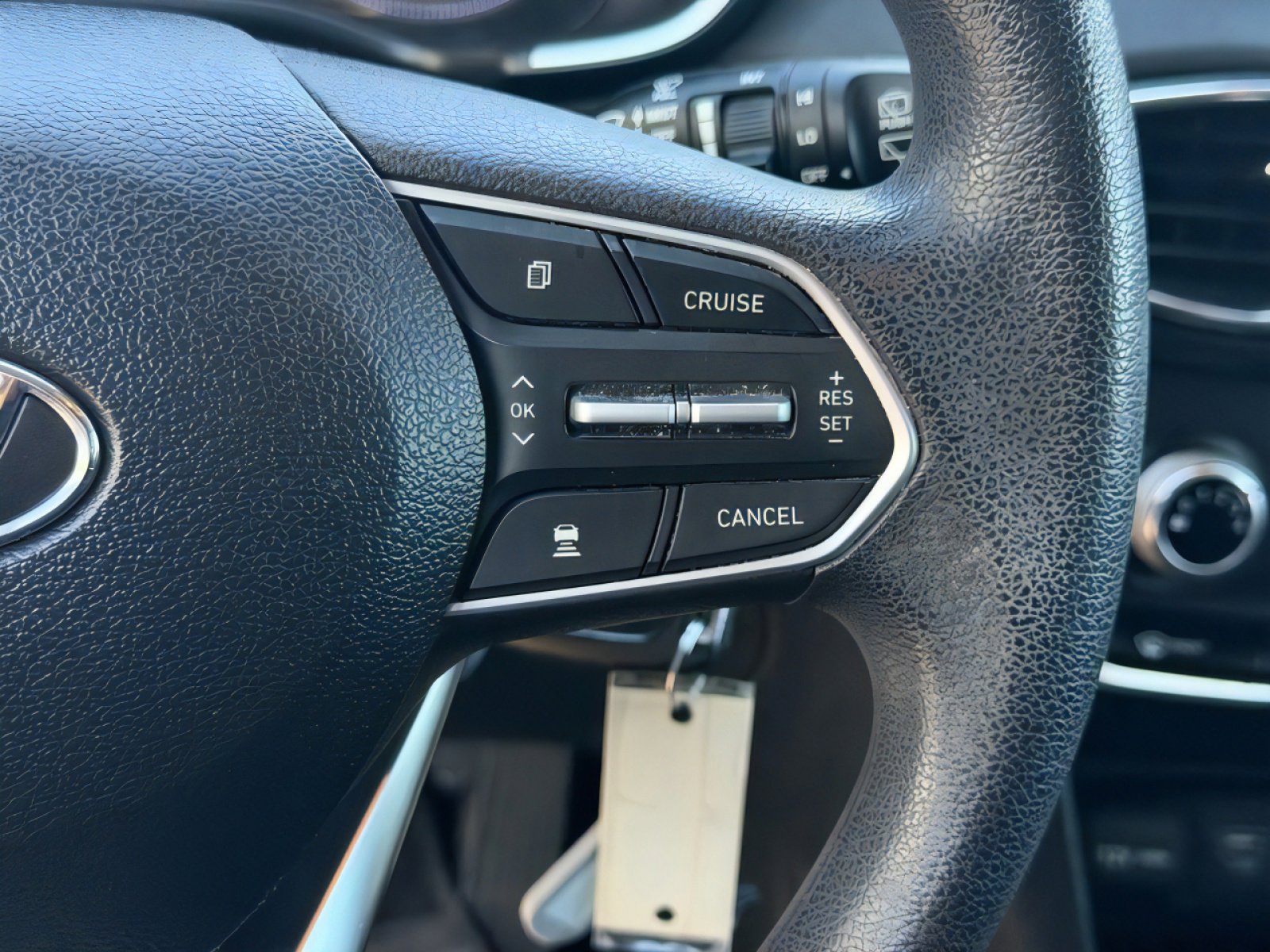 Used 2020 Hyundai Santa Fe SE image 22