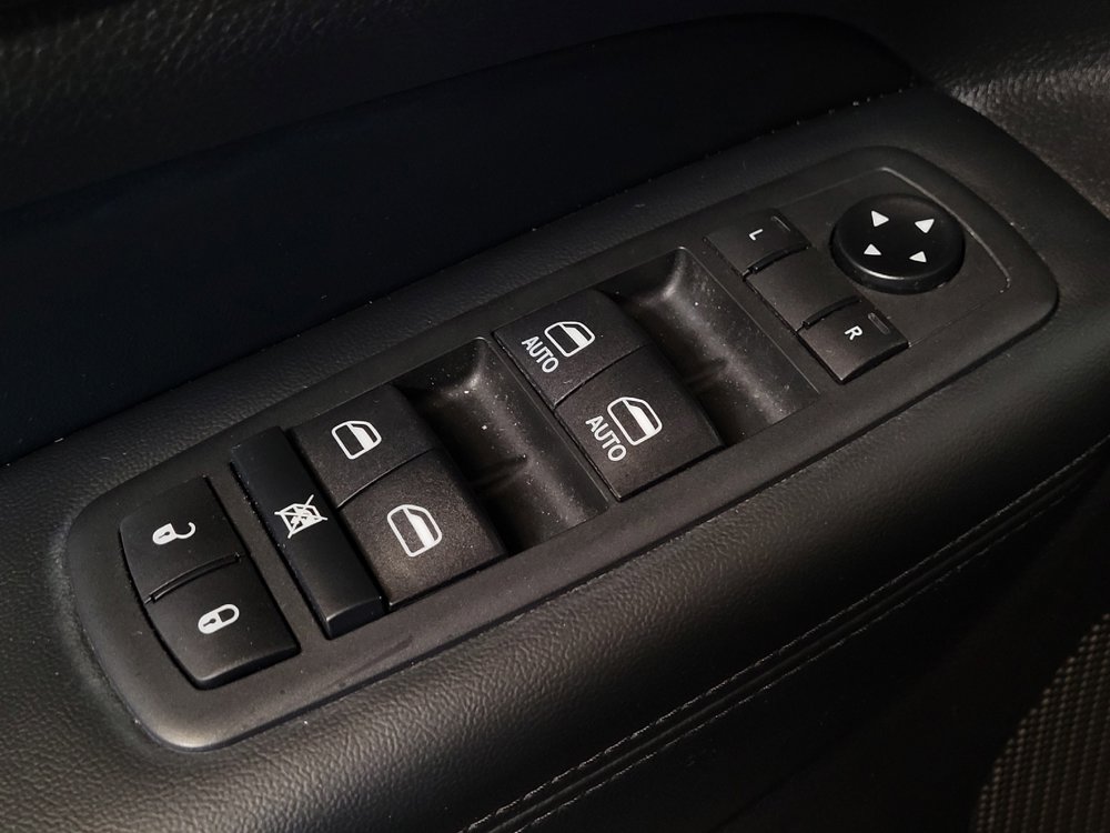 Used 2020 Jeep Grand Cherokee Laredo w/ Laredo X Package RWD image 27