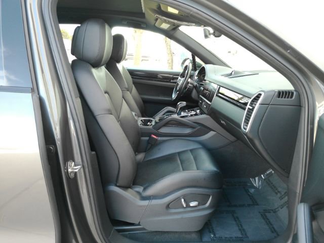 Used 2020 Porsche Cayenne AWD/4WD image 19