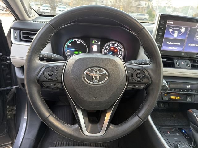 Used 2022 Toyota RAV4 XLE Premium image 18