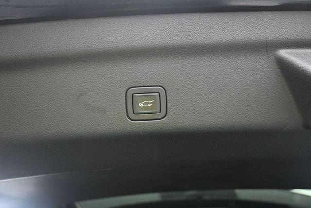 Used 2025 GMC Yukon Elevation w/ LPO, Elevation Black Package AWD/4WD image 28