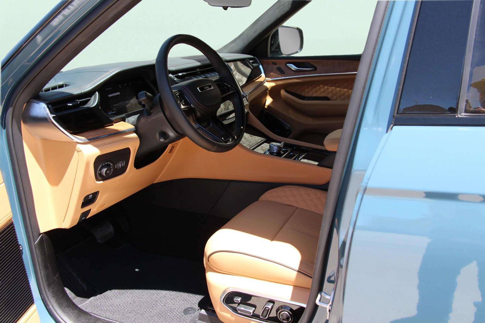 Used 2026 Jeep Grand Cherokee L Summit AWD/4WD image 19