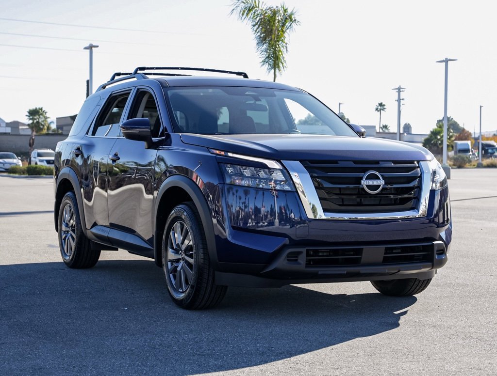 New 2025 Nissan Pathfinder SV image 2