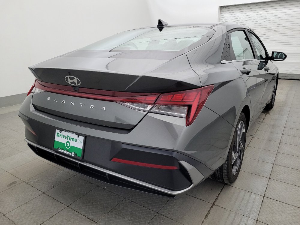 Used 2025 Hyundai Elantra SEL FWD image 9
