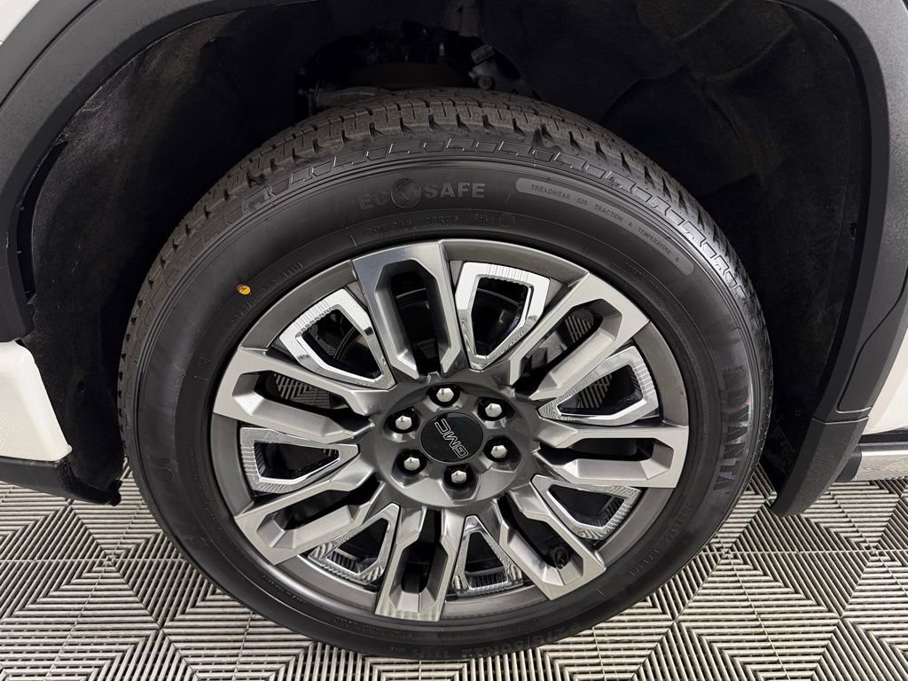 Used 2024 GMC Sierra 1500 Denali Ultimate image 10