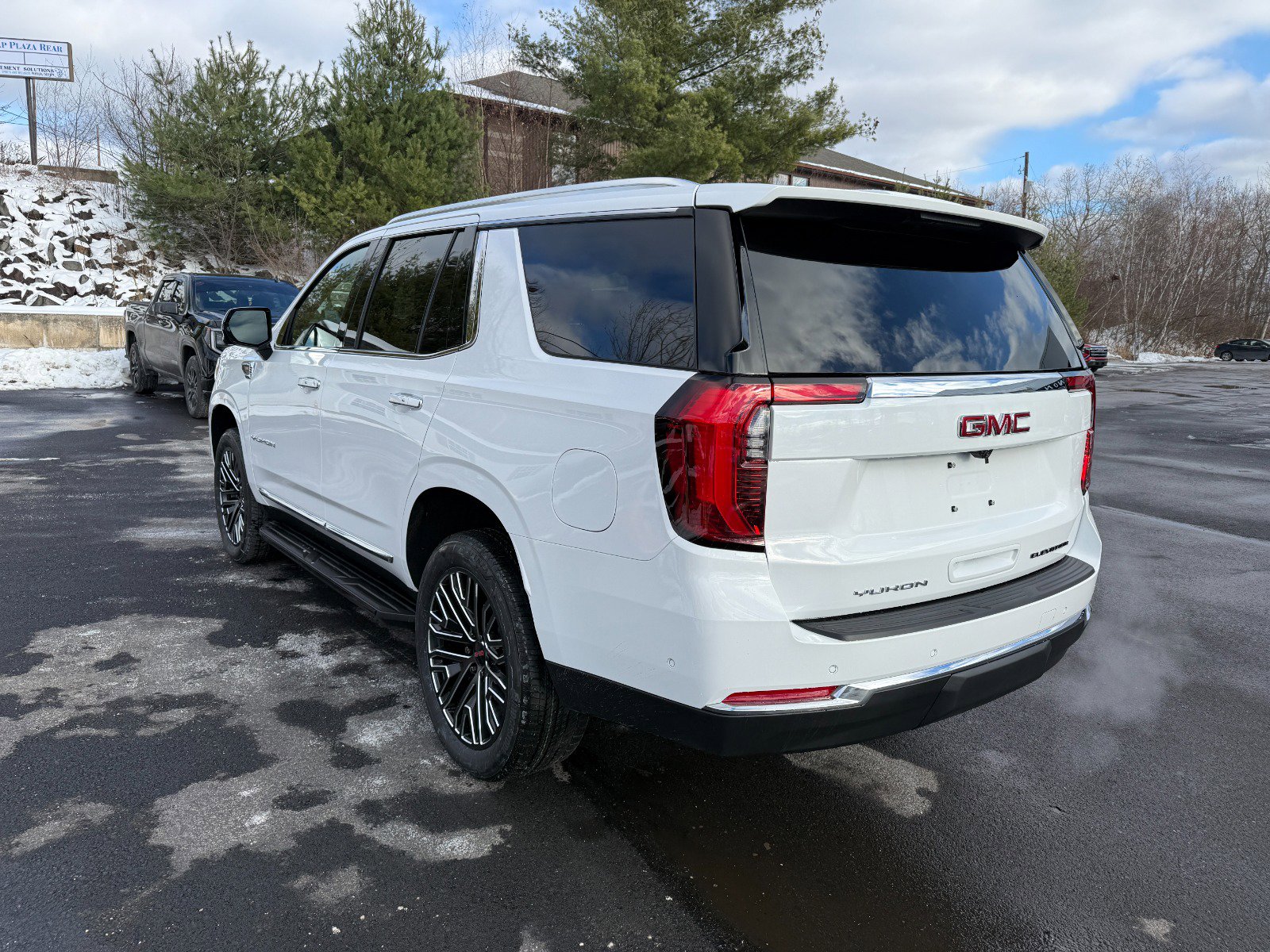 New 2026 GMC Yukon Elevation image 3