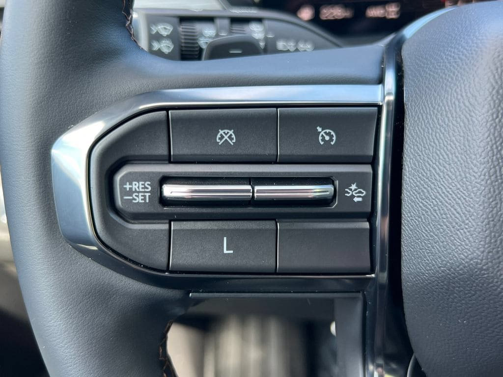 Used 2024 GMC Acadia AT4 w/ Luxury Package AWD/4WD image 18