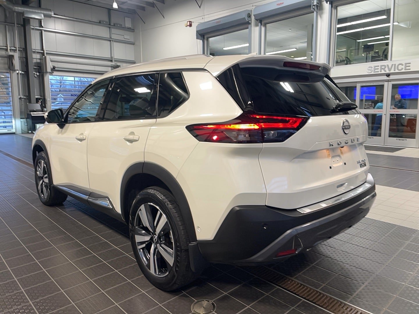 Used 2023 Nissan Rogue SL w/ SL Premium Package AWD/4WD image 22