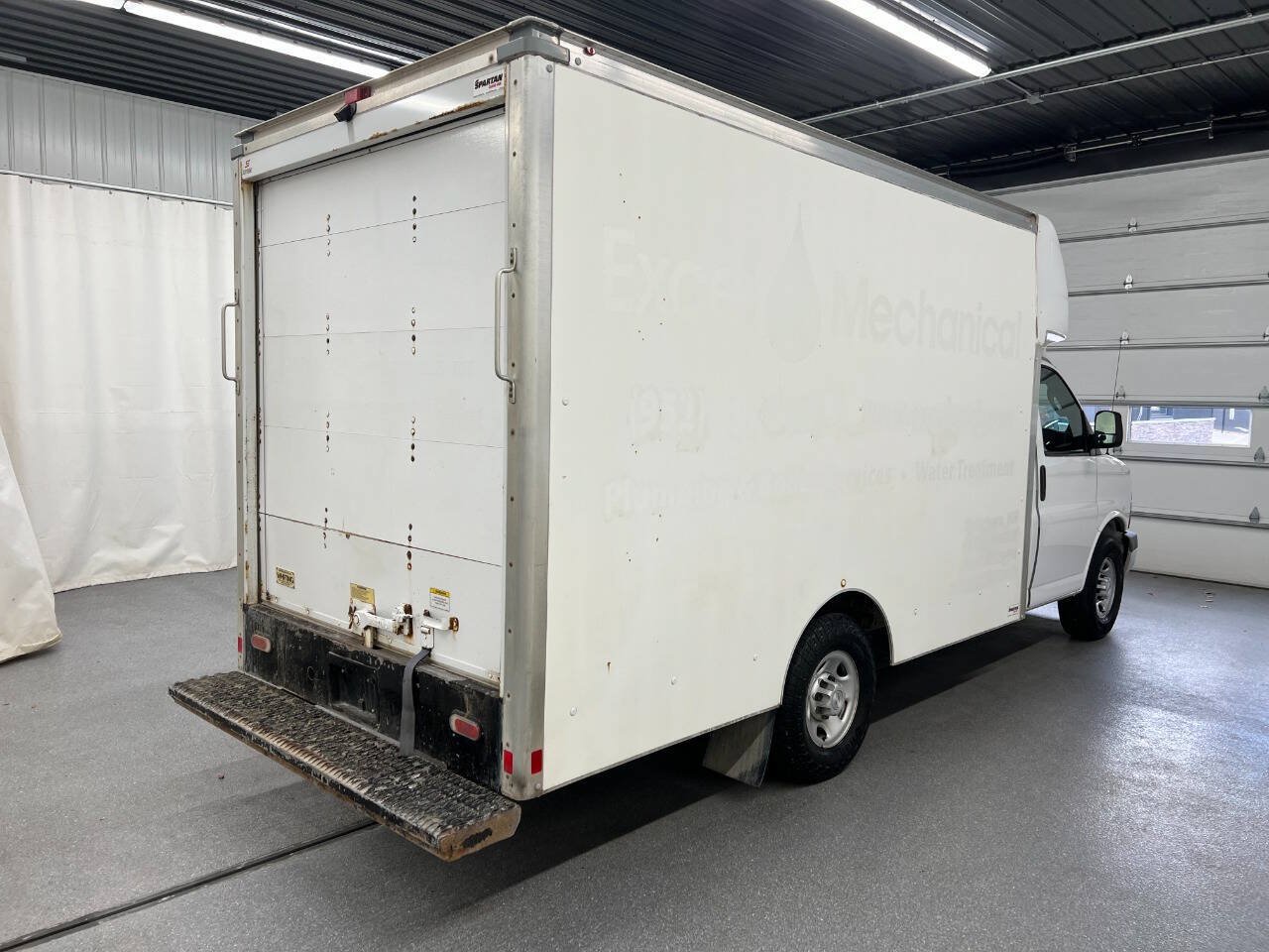 Used 2018 Chevrolet Express 3500 w/ Power Convenience Package RWD image 3