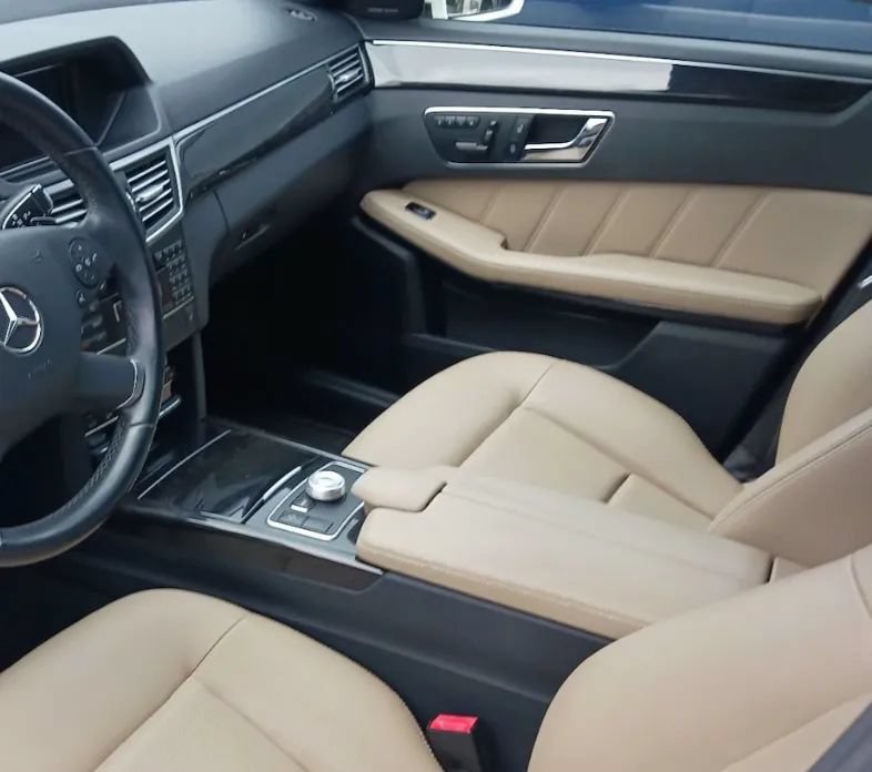 Used 2010 Mercedes-Benz E 350 4MATIC Sedan image 7