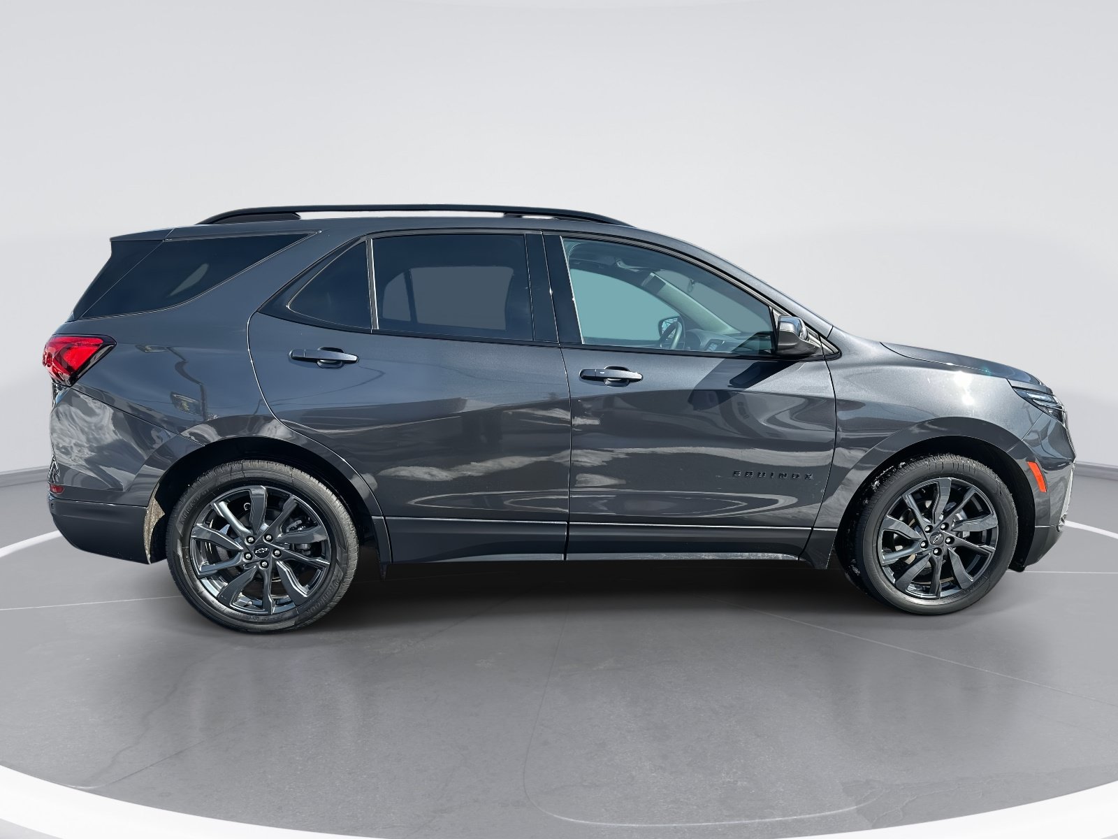 Used 2023 Chevrolet Equinox RS FWD image 4