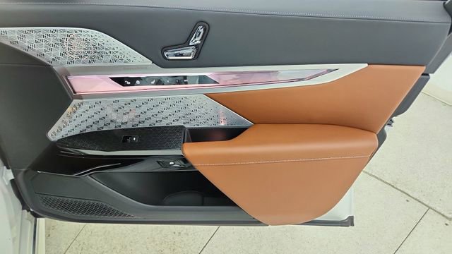 Used 2023 BMW i7 xDrive60 w/ Executive Package 2 image 25