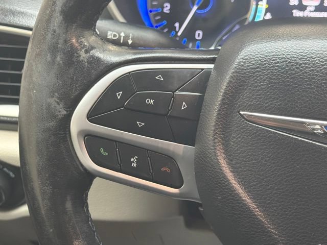 Used 2021 Chrysler Pacifica Touring-L FWD image 21