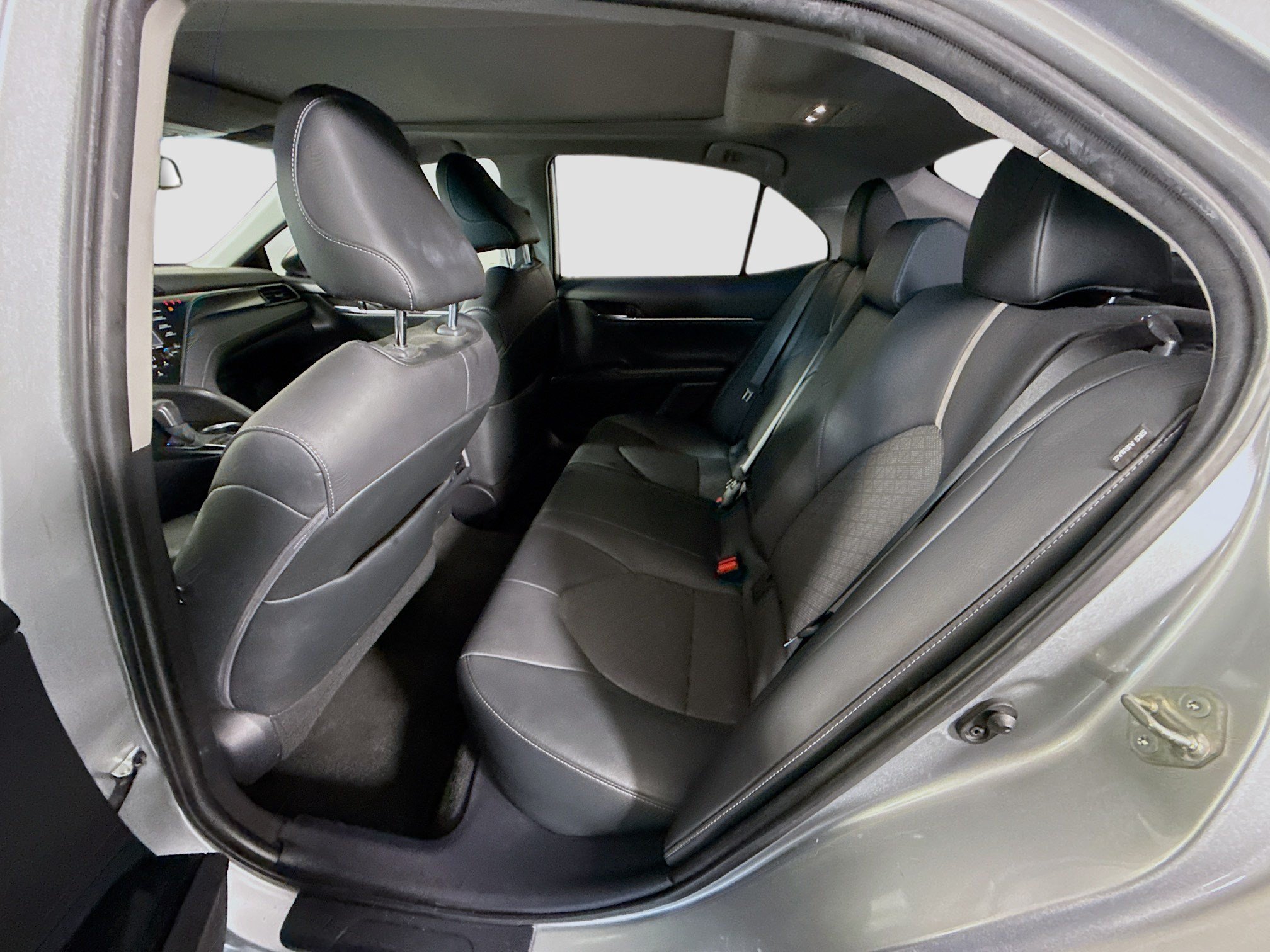 Used 2020 Toyota Camry XSE FWD image 25