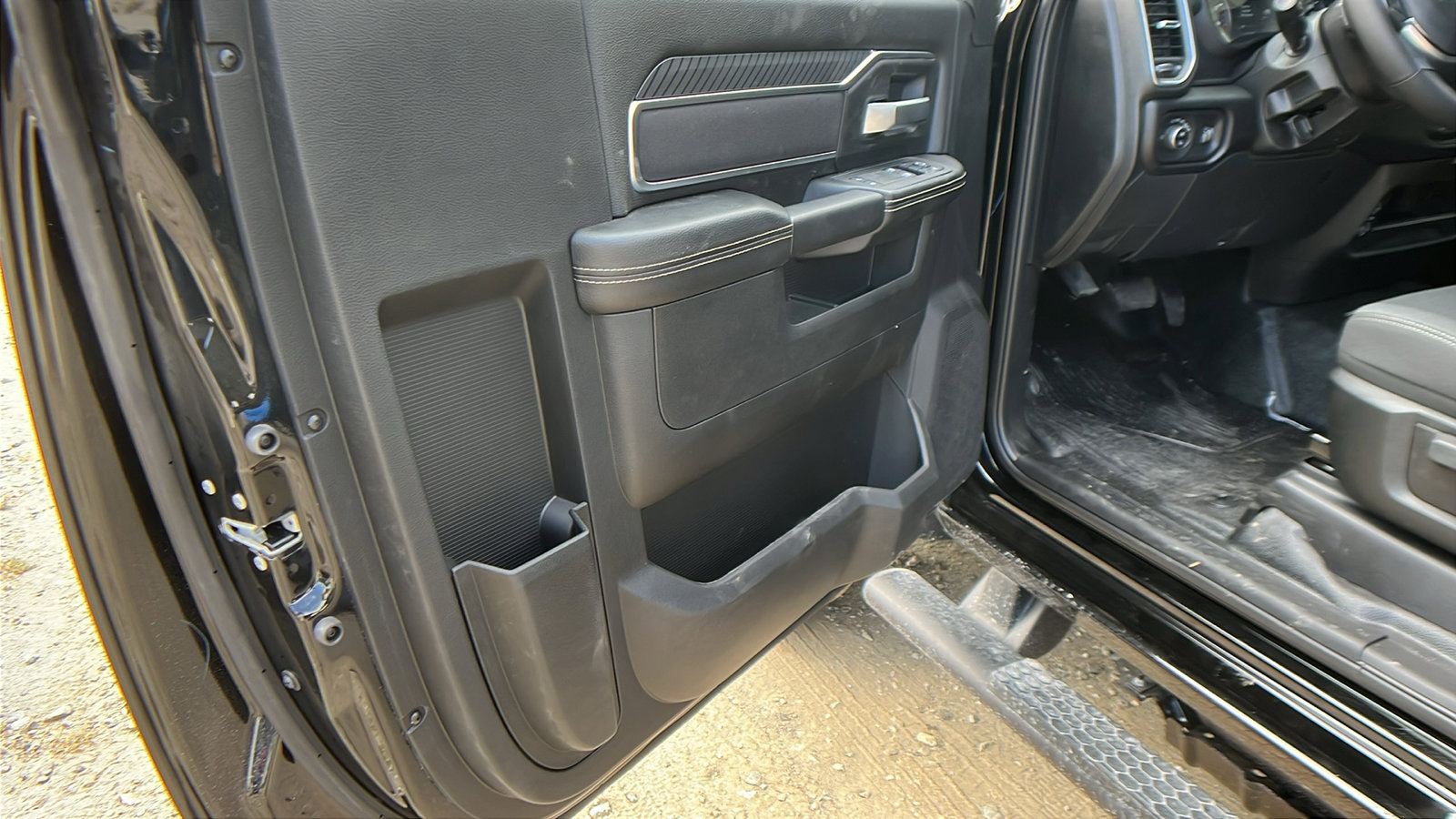 New 2025 RAM 5500 4x4 Regular Cab image 14
