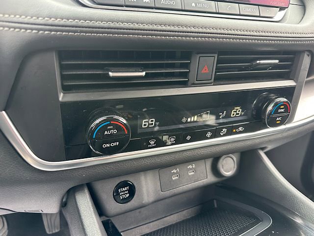 Used 2025 Nissan Rogue SV image 25