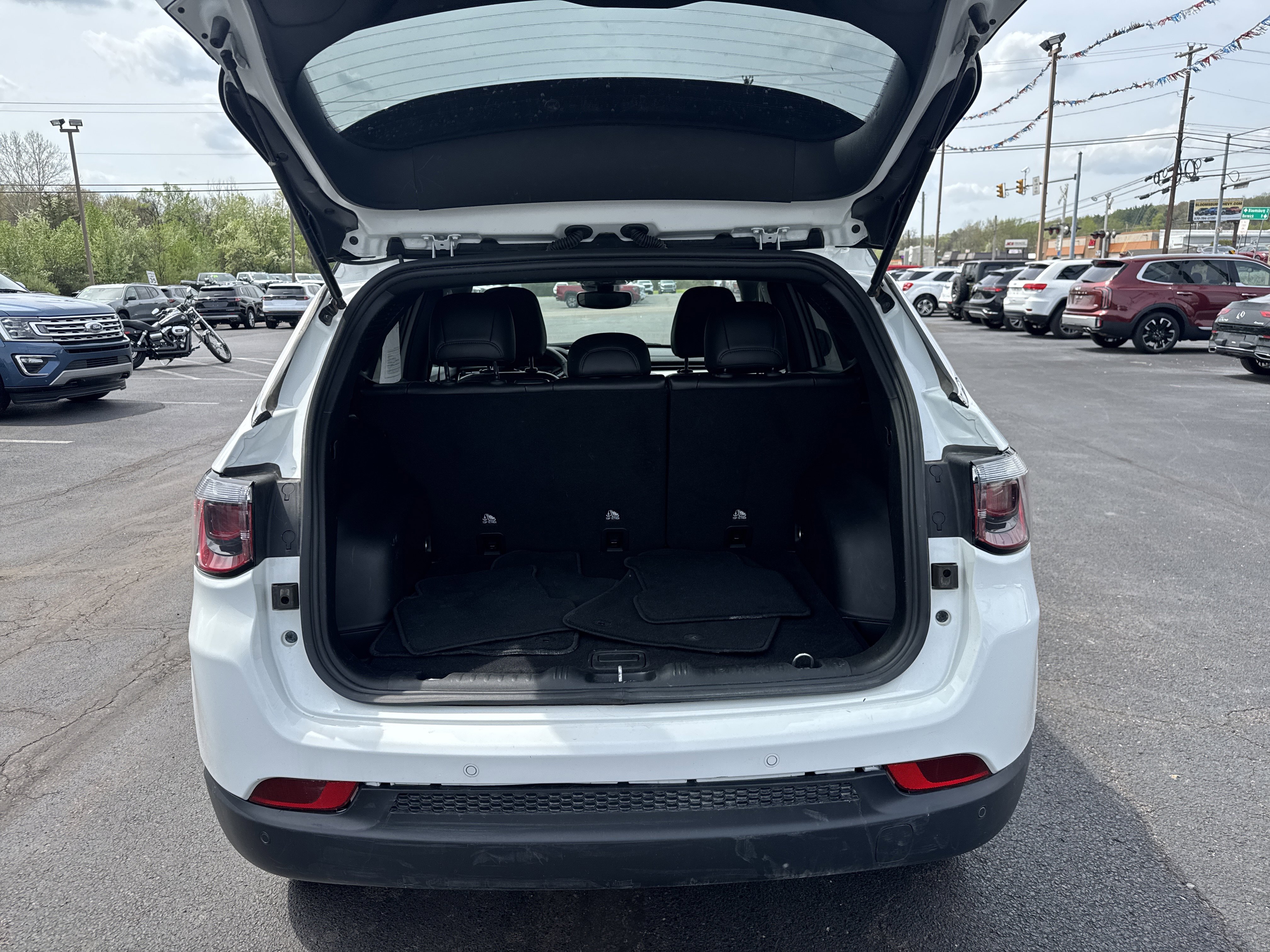 Used 2025 Jeep Compass Limited image 5