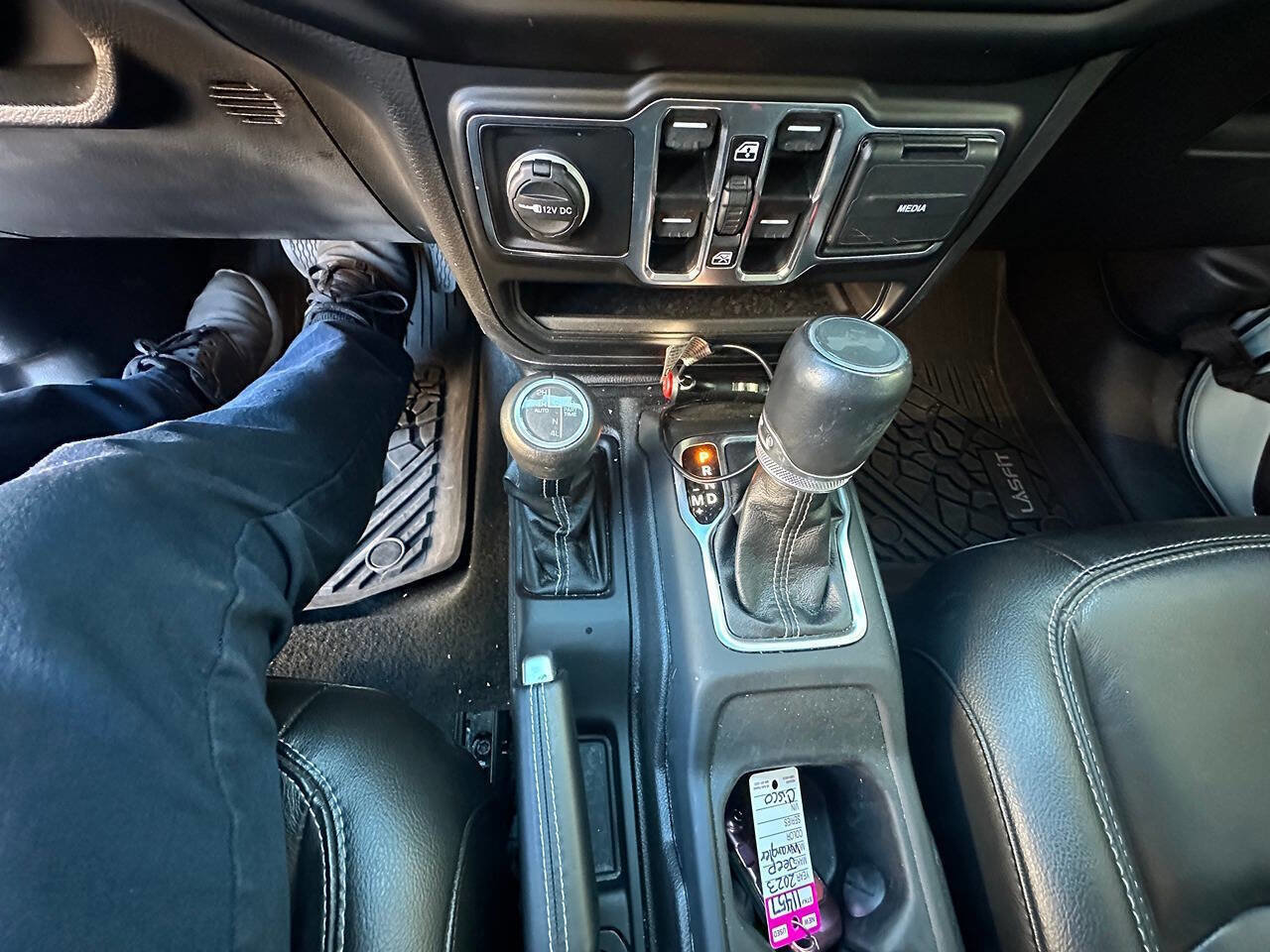 Used 2023 Jeep Wrangler Unlimited Sahara w/ Cold Weather Group AWD/4WD image 23