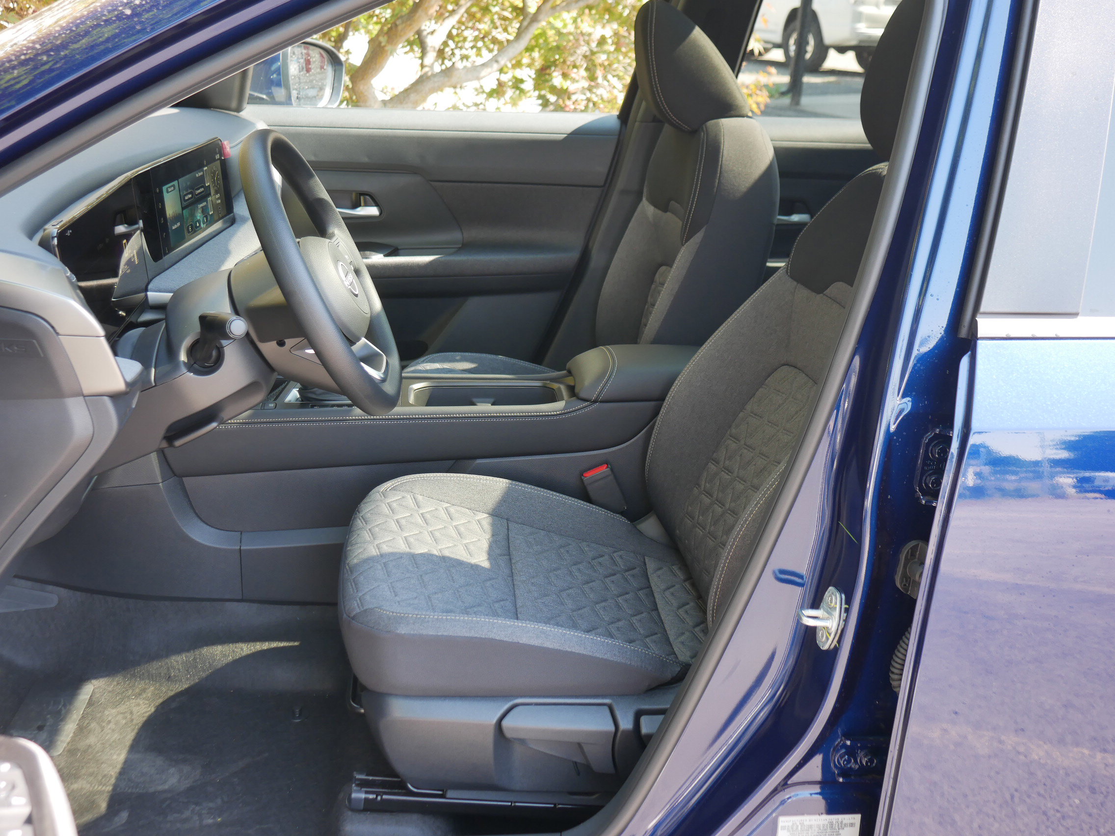 New 2025 Nissan Kicks SV w/ SV Premium Package image 3