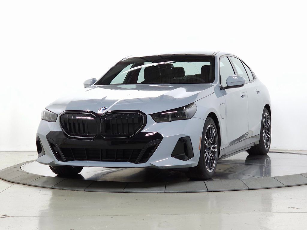 Used 2026 BMW 550e xDrive w/ Premium Package image 3