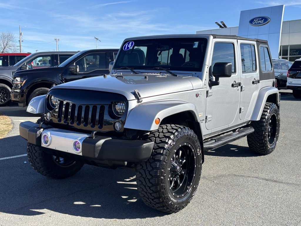 Used 2014 Jeep Wrangler Unlimited Sahara w/ Connectivity Group image 7
