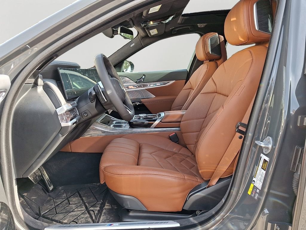 Certified 2025 BMW 750e xDrive w/ Executive Package image 14