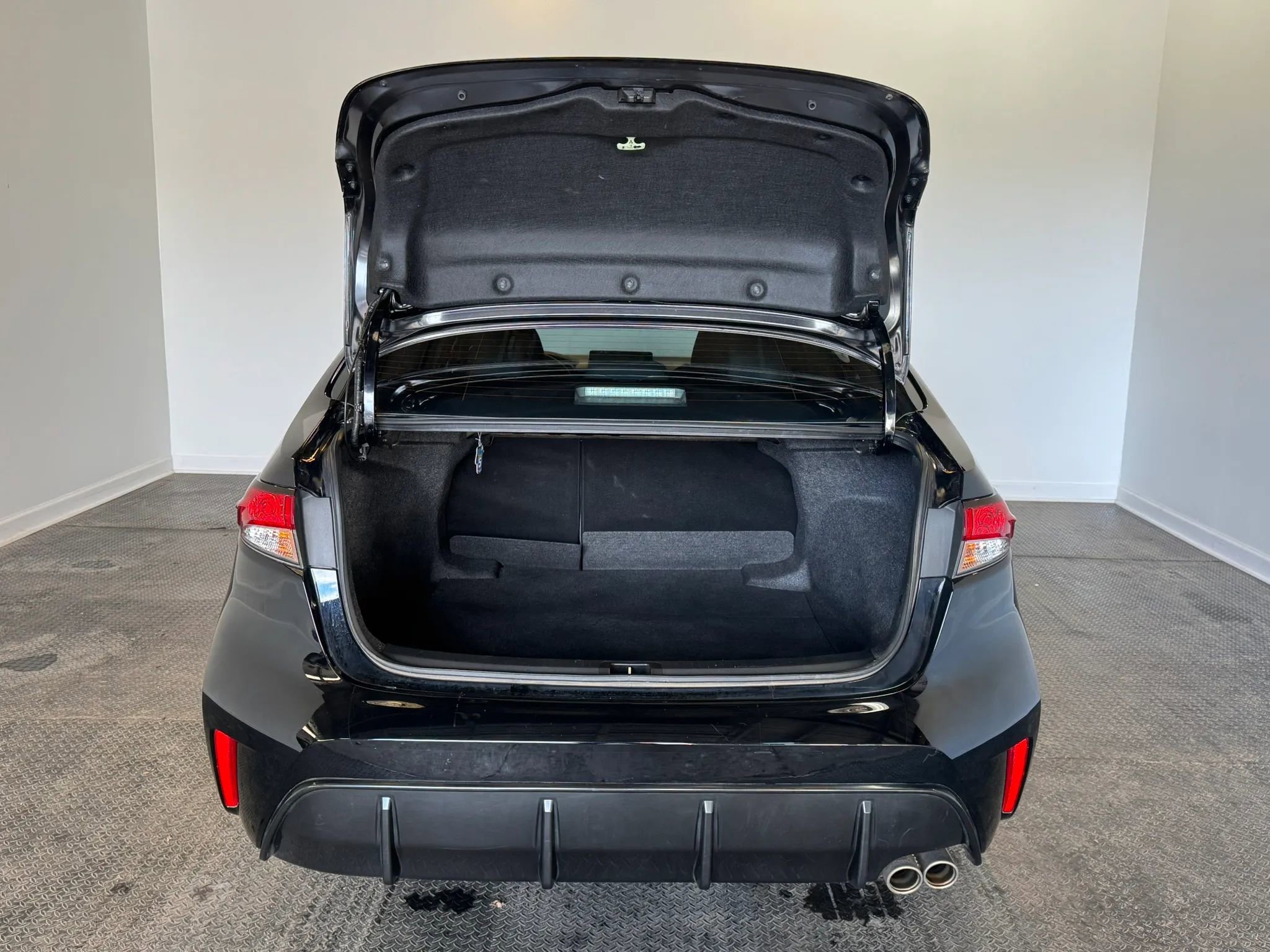 Used 2025 Toyota Corolla SE image 24