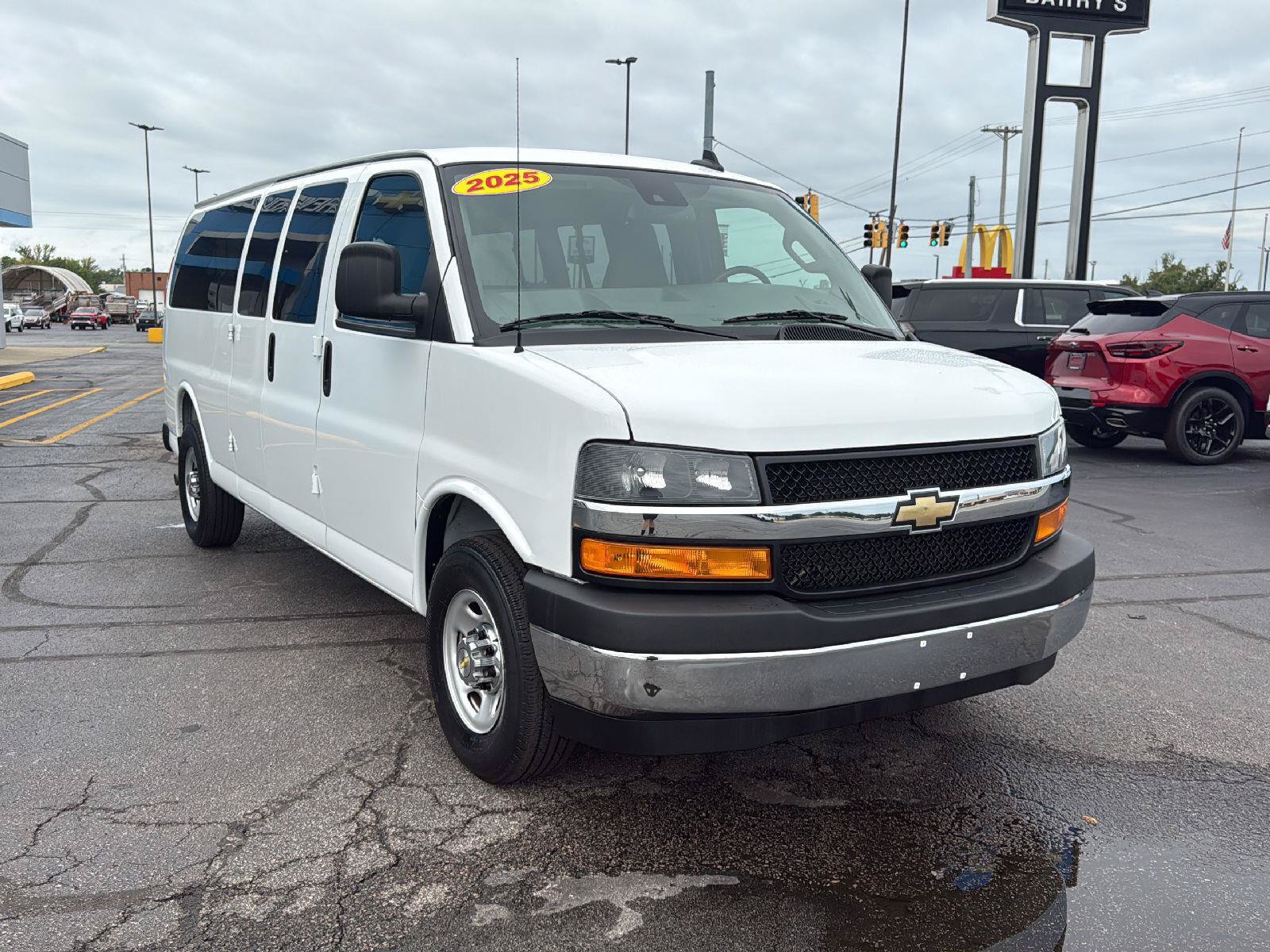 Used 2025 Chevrolet Express 3500 LT w/ LT Preferred Equipment Group RWD image 7