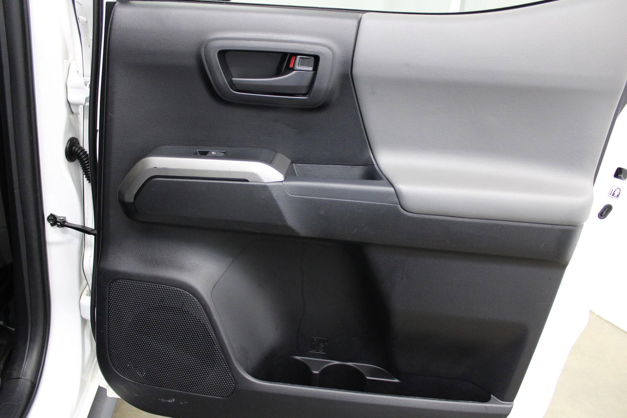 Used 2019 Toyota Tacoma SR5 AWD/4WD image 22