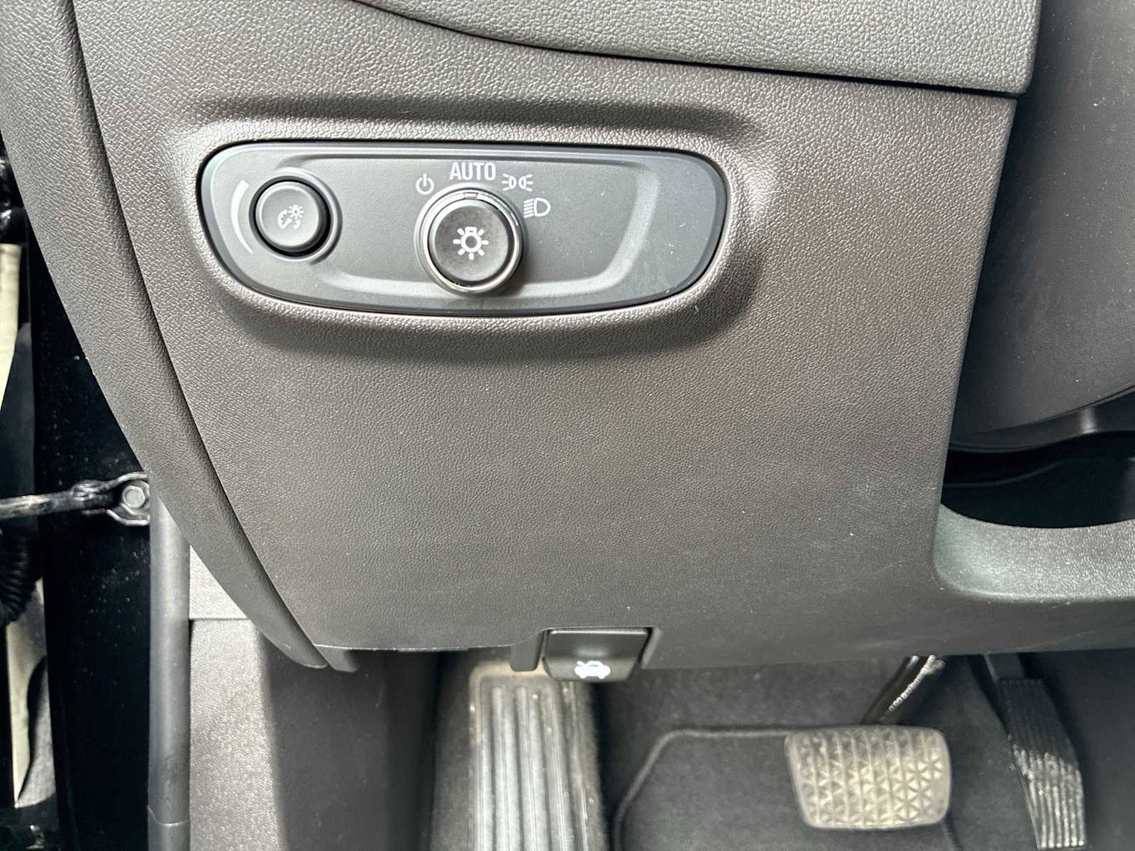 Used 2024 Chevrolet Equinox LS w/ LS Convenience Package image 17