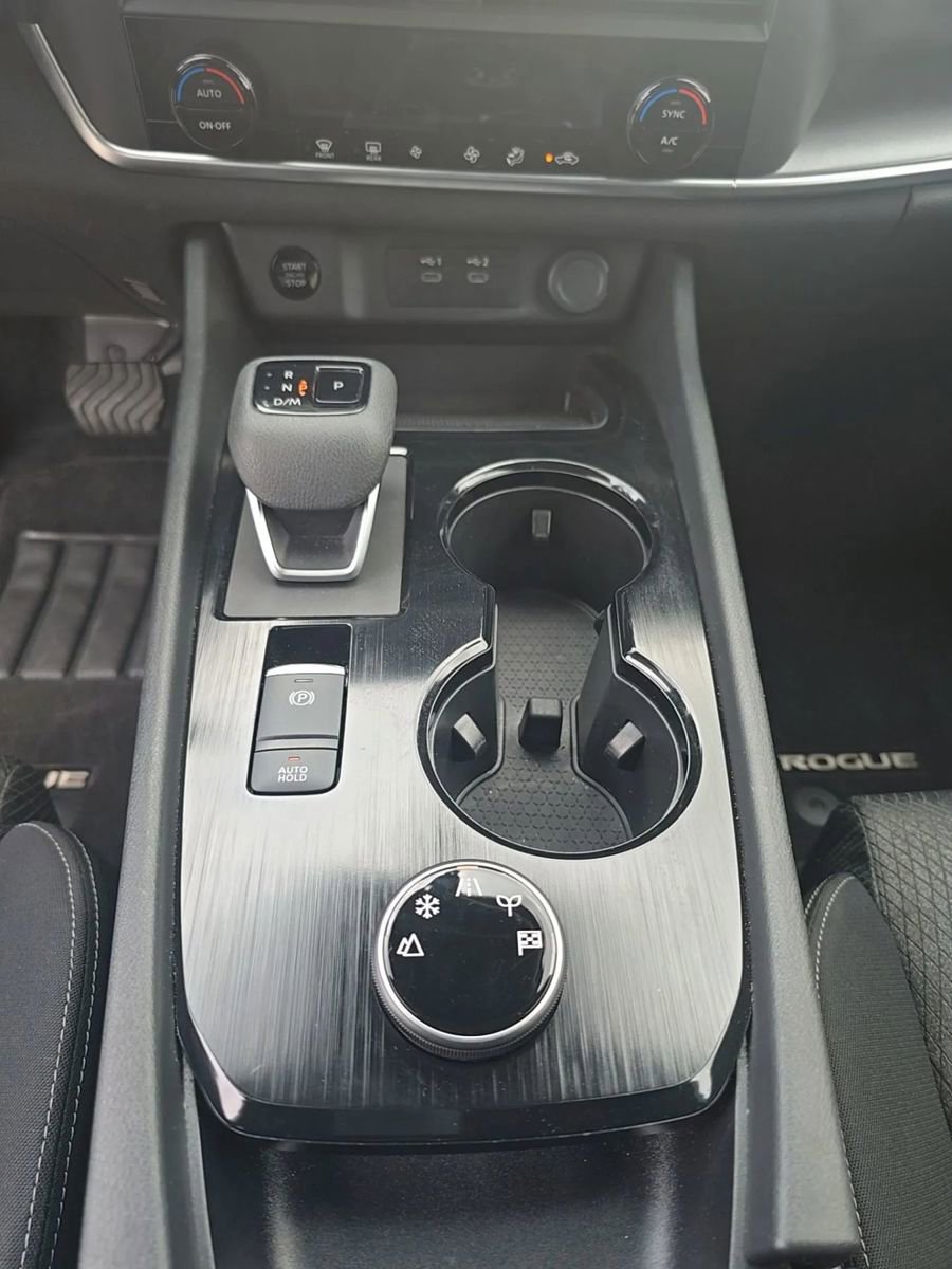 Used 2025 Nissan Rogue SV image 11