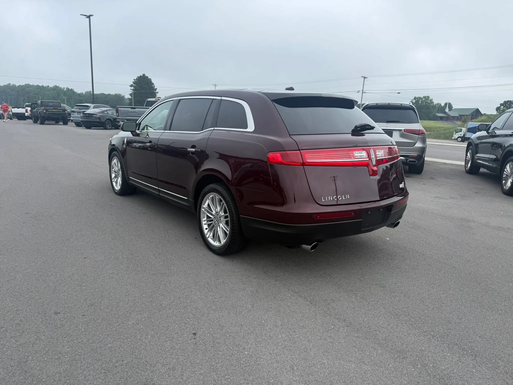 Used 2019 Lincoln MKT AWD image 3