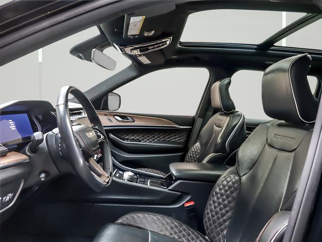 Used 2023 Jeep Grand Cherokee Summit AWD/4WD image 9