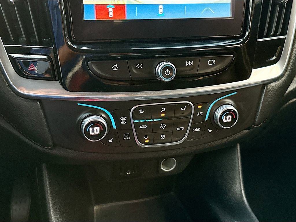 Used 2018 Chevrolet Traverse LT FWD image 17