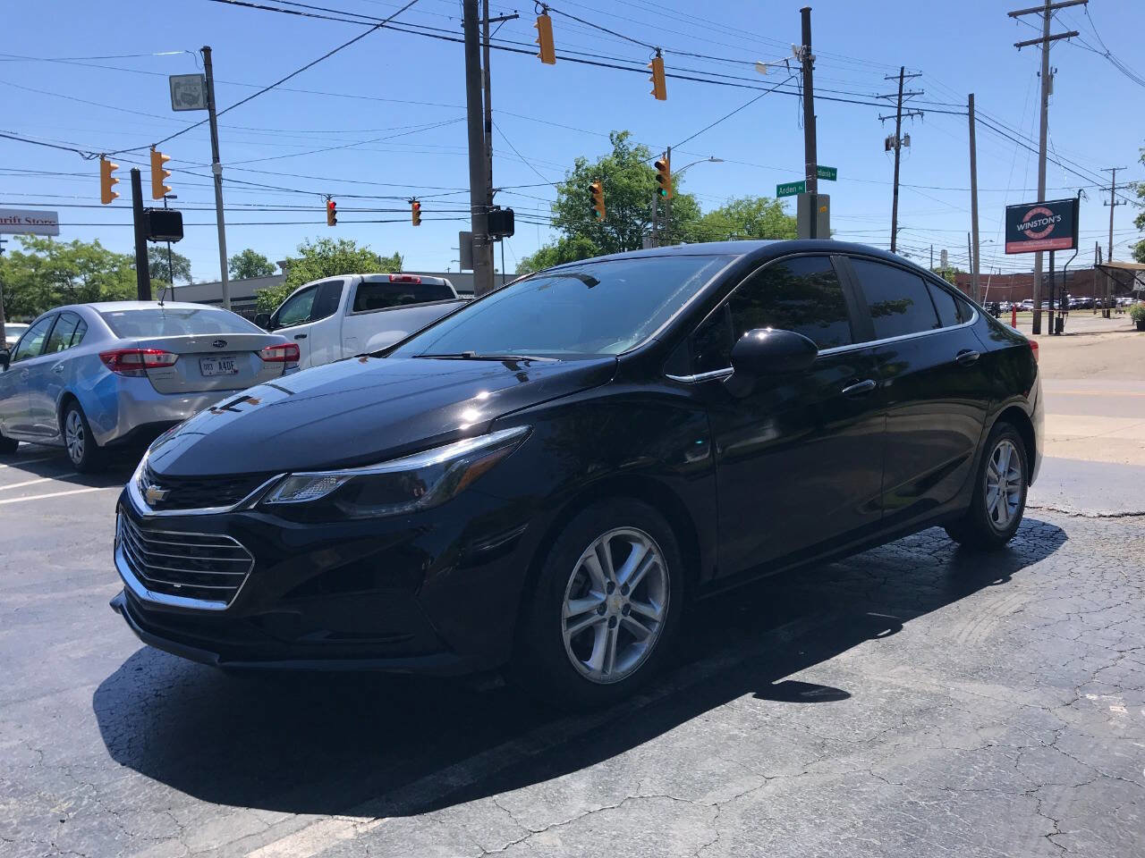 Used 2017 Chevrolet Cruze LT w/ Convenience Package FWD image 4