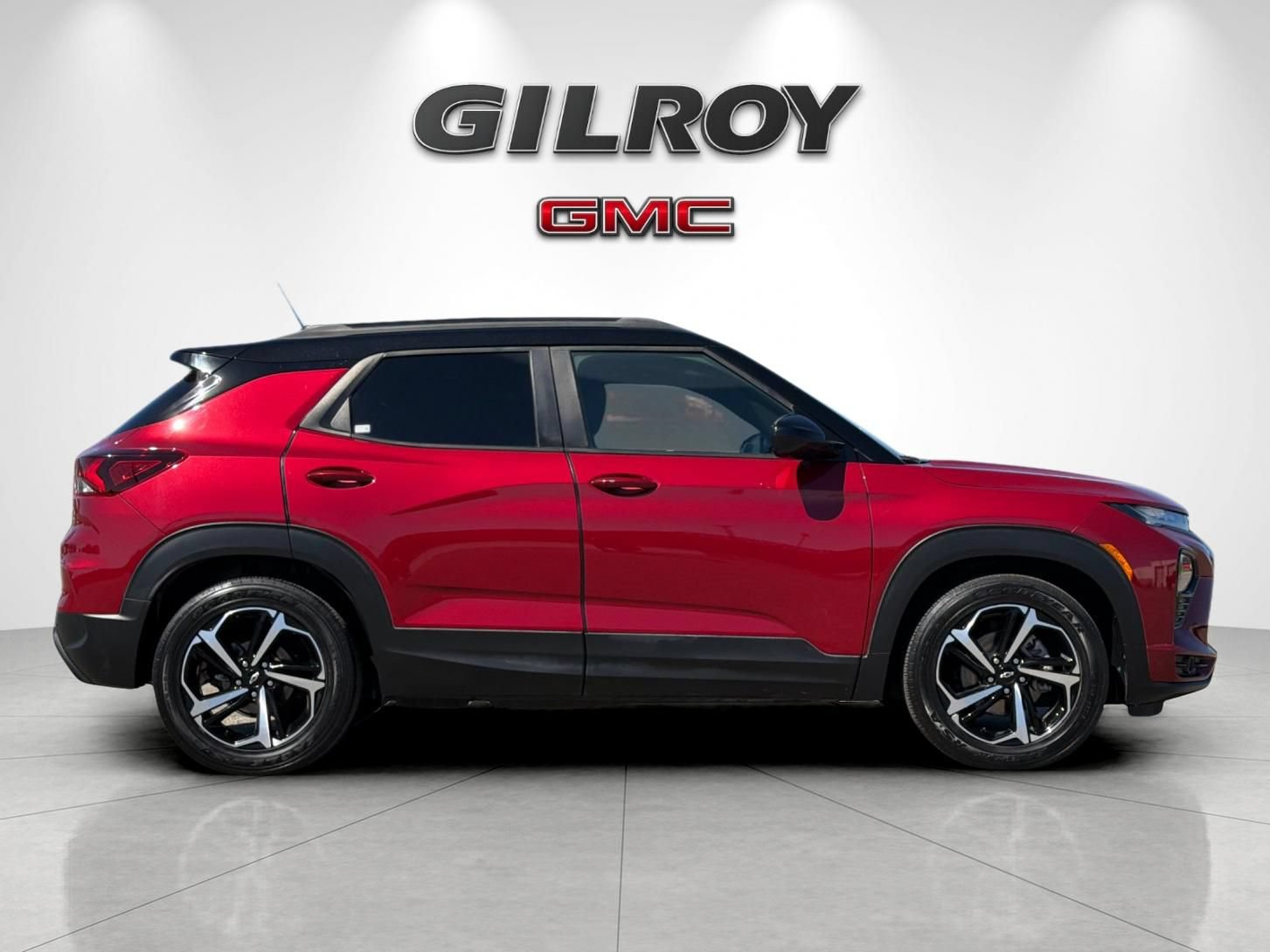 Used 2021 Chevrolet TrailBlazer RS w/ Sun and Liftgate Package FWD image 2