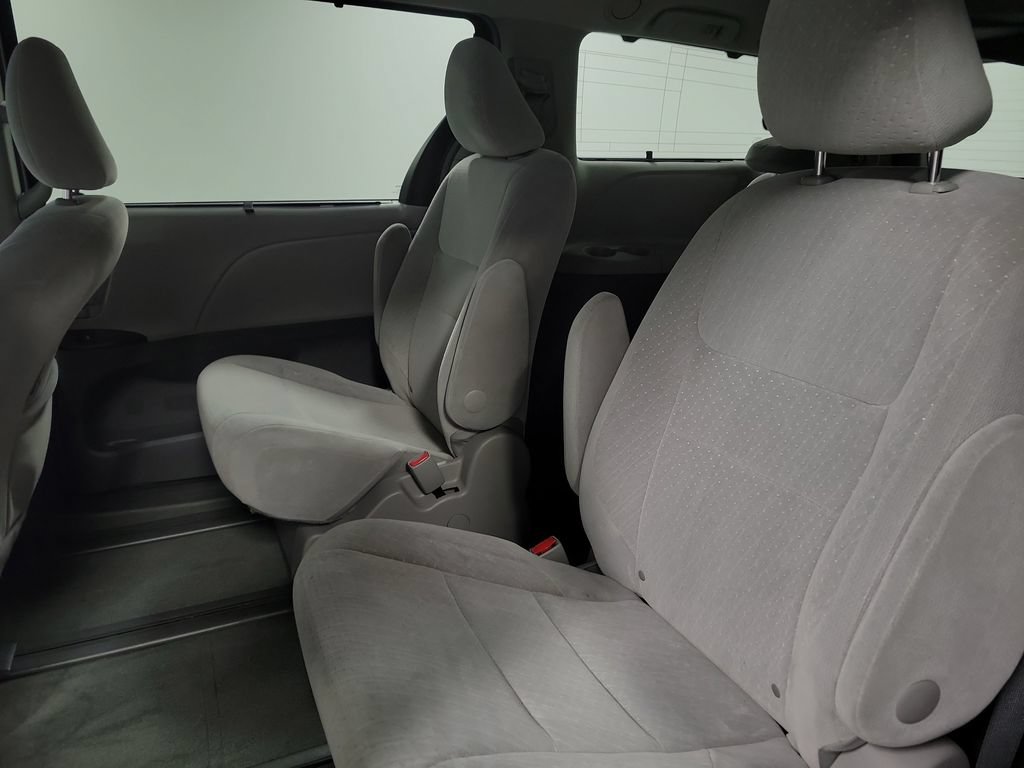 Used 2016 Toyota Sienna LE AWD/4WD image 29