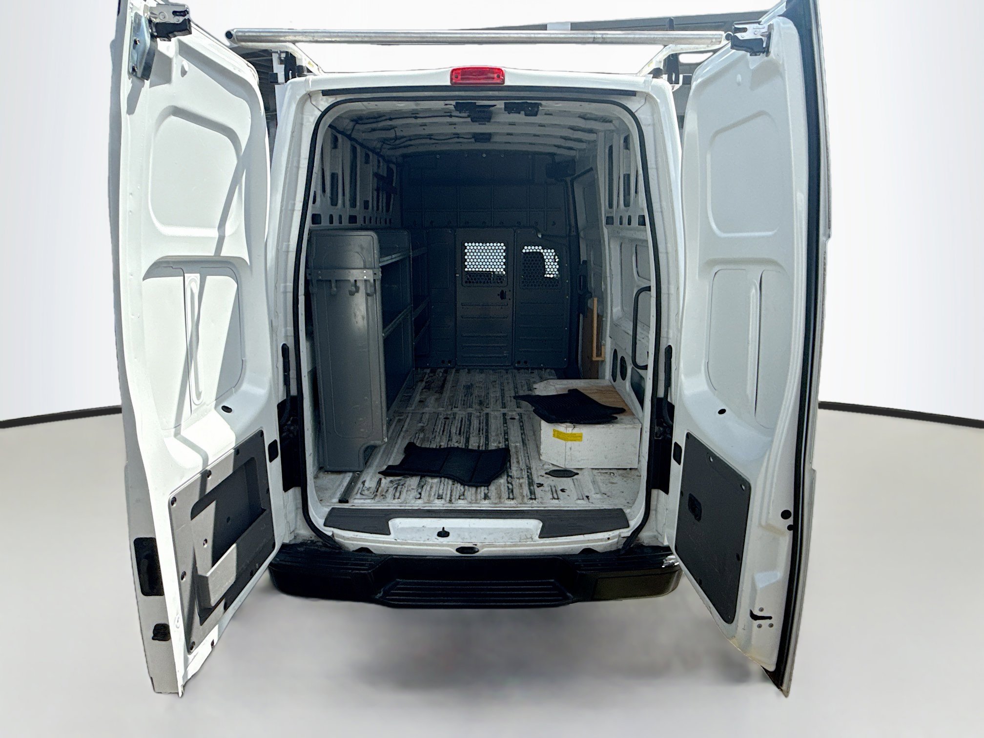 Used 2021 Nissan NV 2500 S image 30