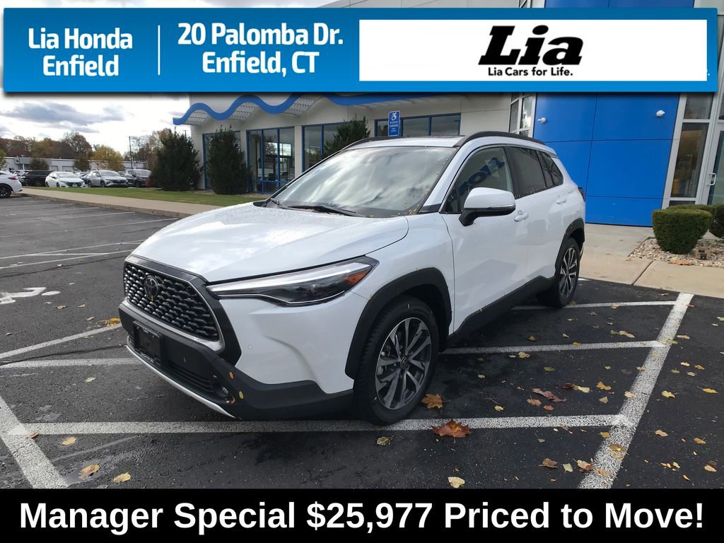 Used 2022 Toyota Corolla Cross XLE video 3