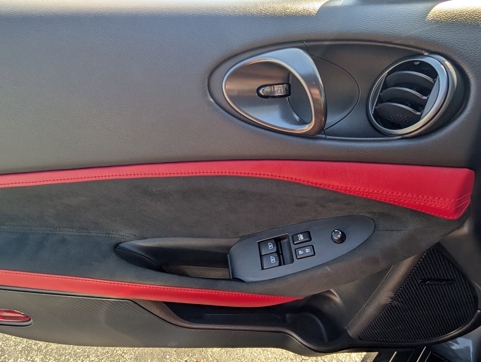 Certified 2024 Nissan Z Performance w/ Floor Mat Package image 33