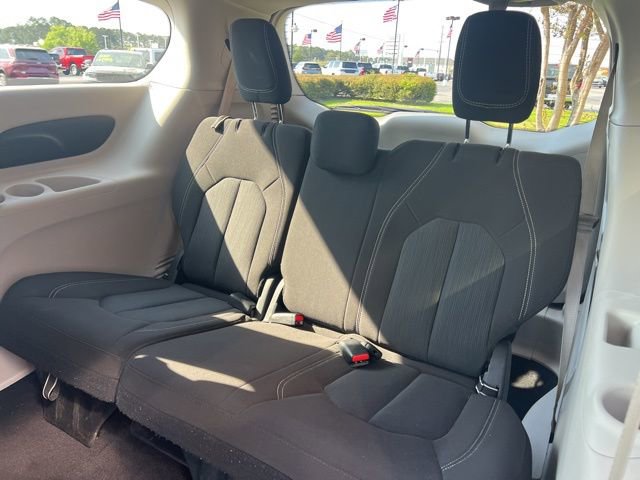 Used 2023 Chrysler Voyager LX image 20