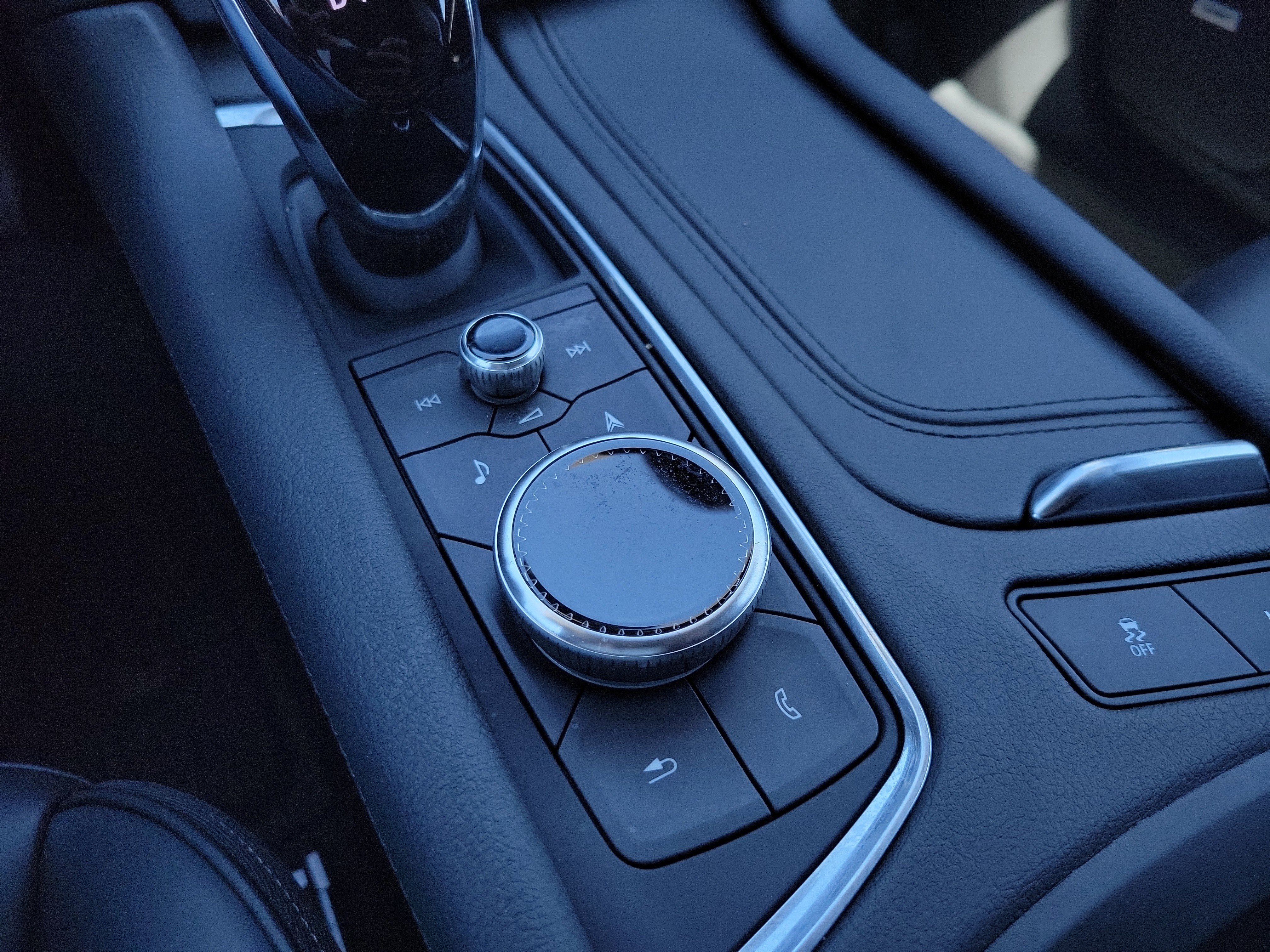 Certified 2025 Cadillac XT6 Premium Luxury w/ Platinum Package image 30