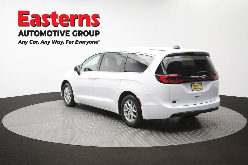 Used 2023 Chrysler Pacifica Touring-L FWD image 65