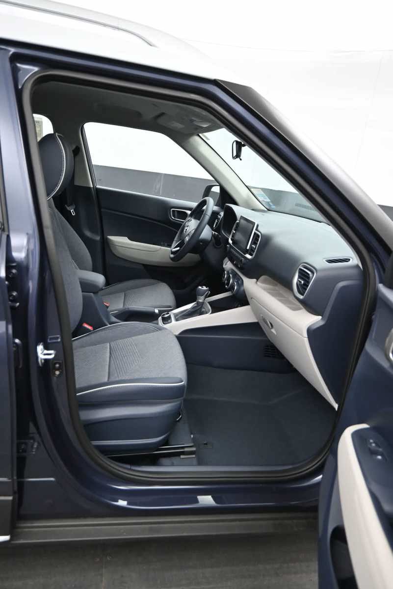 New 2026 Hyundai Venue SEL FWD image 11