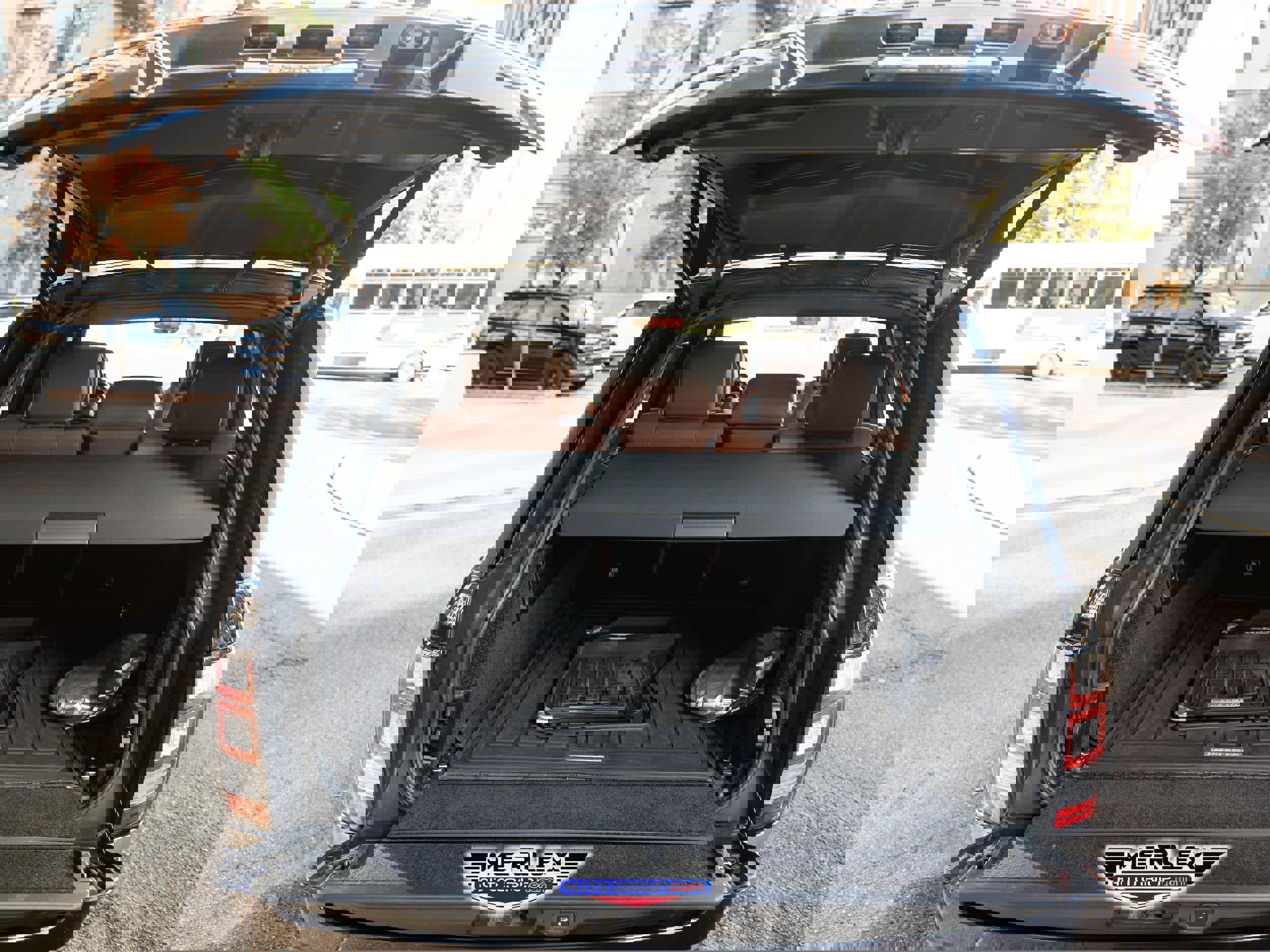 Used 2017 Land Rover Range Rover Autobiography image 54