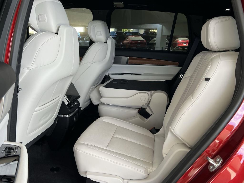 New 2026 Cadillac Vistiq Sport image 28