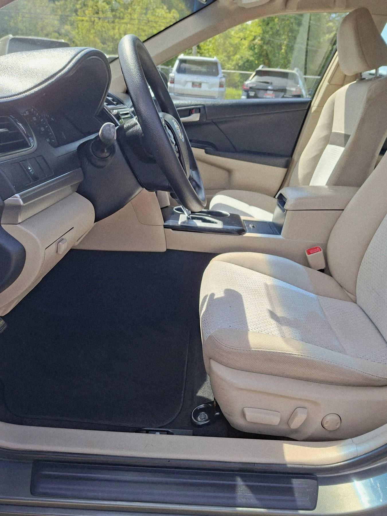 Used 2012 Toyota Camry LE FWD image 9