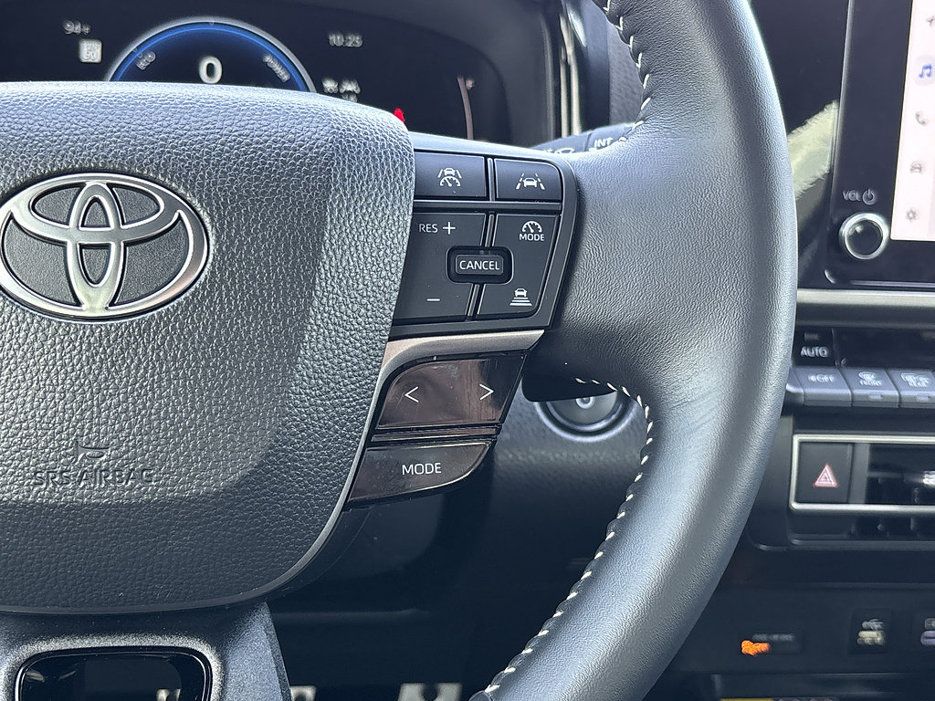 Used 2025 Toyota Camry SE w/ Convenience Package FWD image 17