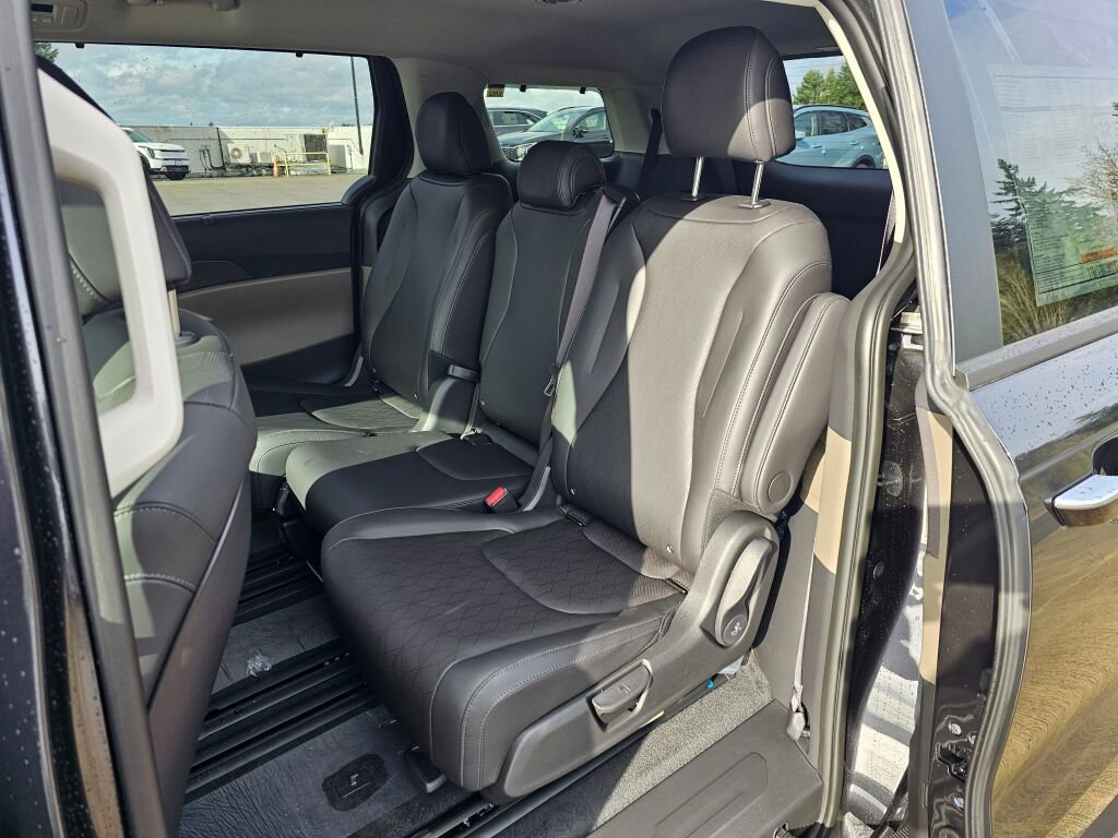 New 2026 Kia Carnival EX image 22